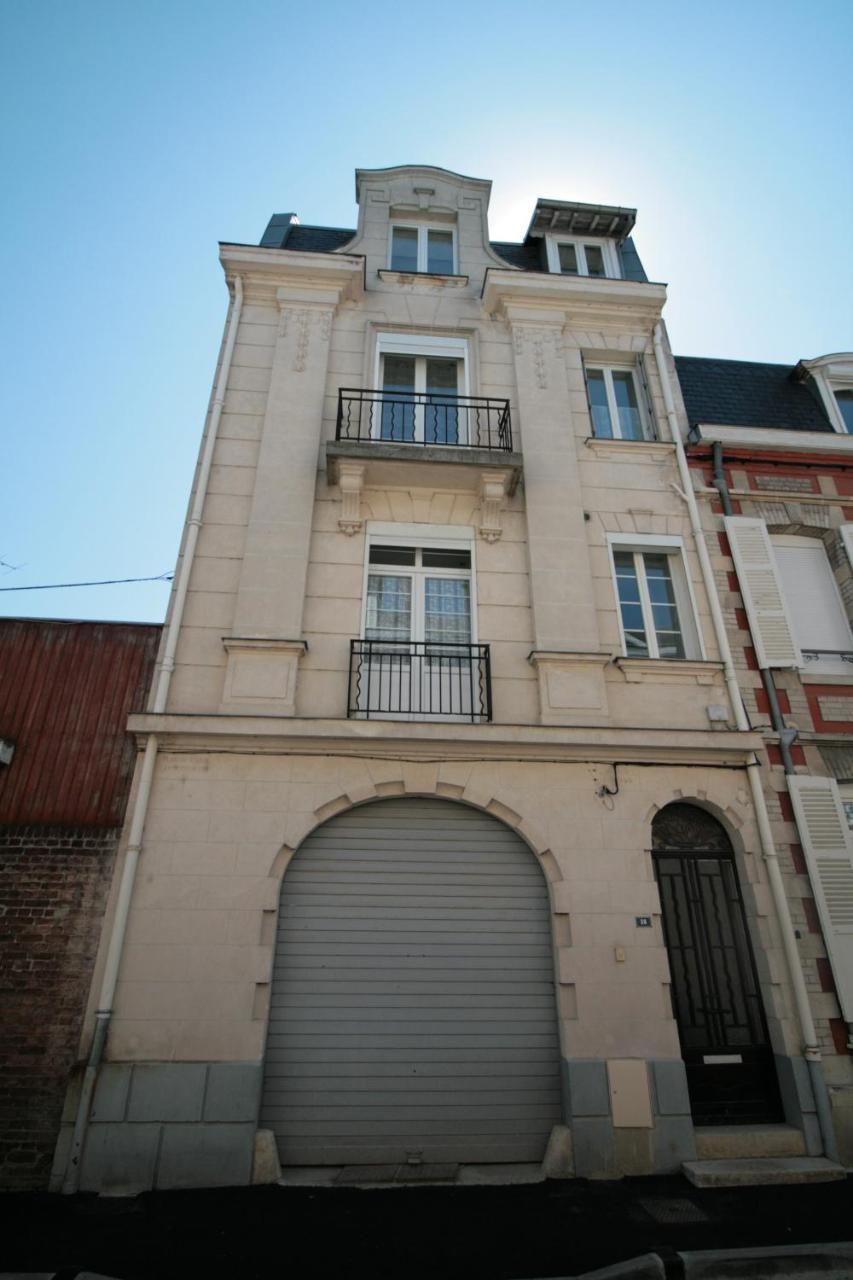 Comme à la maison - BASILIQUE Saint-Quentin (Aisne) Exterior foto